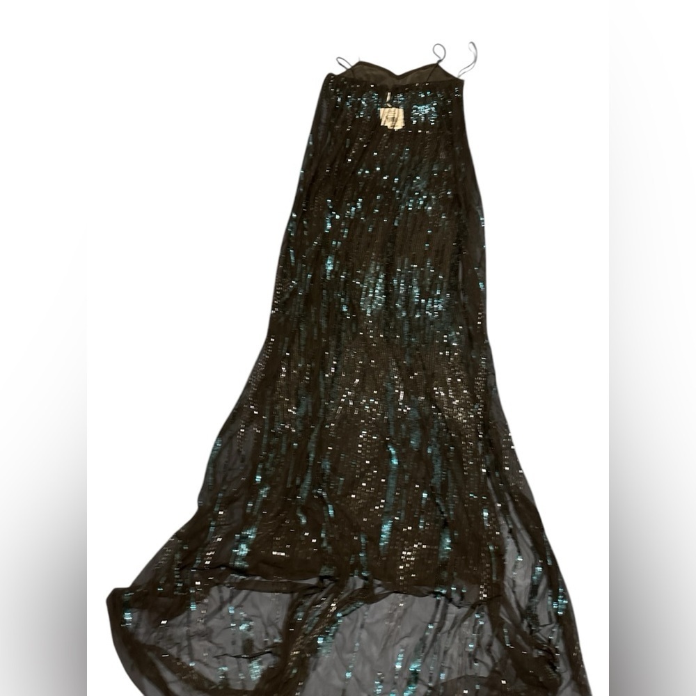 BURNETT NEW YORK Cape-Style Sequin Gown Embellished with bugle beads - Picture 8 of 16